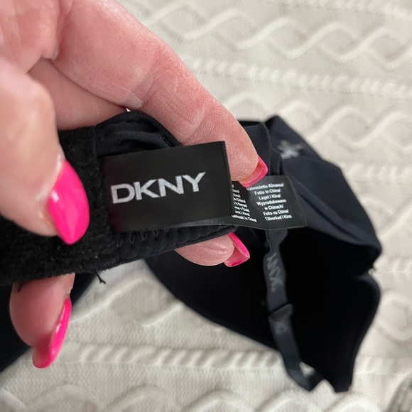 New! DKNY Women's Black Bra size 36C adjustable with some padding - Picture 7 of 10